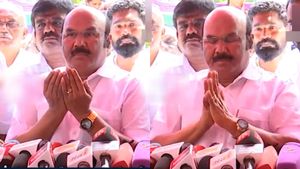  பள்ளிவசாசலில் ஒலித்த பாங்கு.. பேட்டியை அப்படியே நிறுத்தி சட்டனெ ஜெயக்குமார் செய்த செயல் 