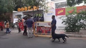 பேருந்துகள், வழிபாட்டு தலங்களில் குண்டு வெடிக்கும்.. கர்நாடகாவுக்கு வெடிகுண்டு மிரட்டல்! 