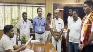 விருதுநகர் தொகுதி சீமான் வேட்பாளர்:  'தமிழ்' படிக்க தெரியாத 