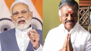  சிவகங்கை தொகுதியில் களமிறங்கும் ஓபிஎஸ்? டெல்லிக்கு ஜாகையை மாற்ற திட்டமா? விருப்ப மனு.. பரபர தகவல்!