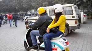 கர்நாடகாவில் பைக் டாக்சிக்கு தடை? அரசு அதிகாரப்பூர்வ உத்தரவு.. அடுத்து என்ன! உடனே வந்த விளக்கம் 