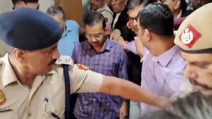 கெஜ்ரிவால் கைது... பின்னால் பாஜக நன்கொடை பெற்ற நிறுவனம்? அவசரம் ஏன்? ரகசியம் என்ன? 