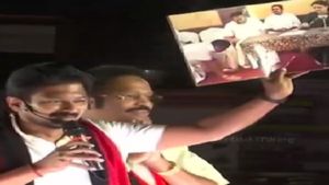 ‛அரசியலை விட்டு போகிறேன்’.. சசிகலா காலில் விழுந்த எடப்பாடியின் போட்டோ காட்டி சவால்விடுத்த உதயநிதி