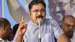 பல மணி நேரத்துக்கு பிறகு.. தேனி தொகுதி பாஜக கூட்டணி வேட்பாளர் டிடிவி தினகரனின் வேட்புமனு ஏற்பு 