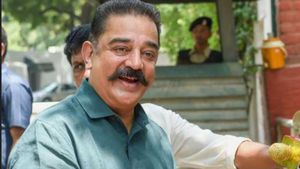 பேராசான் பெரியார் மண்ணில் இருந்து.. இன்று பிரசாரத்தை தொடங்கும் முன்னரே சரவெடி கொளுத்திய கமல்ஹாசன்! 