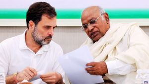 9வது கட்ட வேட்பாளர் லிஸ்ட்டை வெளியிட்ட காங்கிரஸ்.. 2 தொகுதிகளில் வேட்பாளர்கள் மாற்றம்.. காரணம் என்ன? 