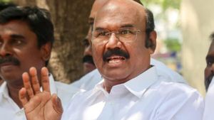  திருமாவுக்கு விடாமல் வலைவீசும் அதிமுக.. “வந்தா உங்களுக்கு லாபம்.. கூடுதல் சீட்”! ஆசை காட்டும் மாஜி!