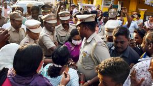 ‛தமிழிசைக்கு எதிராக கோஷம்’.. புதுச்சேரியில் சிறுமிக்கு அஞ்சலி செலுத்த வந்தபோது எதிர்ப்பு - பரபரப்பு