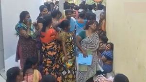 கடைசியா தொட்டு விளையாடிய பொருள் இதுதான்.. புதுச்சேரியில் மகளை இழந்த தாய் கதறல் - கலங்கிய கண்கள் 