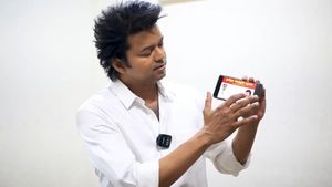 விஜய் அரசியல் என்ட்ரியே அதிரிபுதிரி.. தமிழக வெற்றிக் கழகம் உறுப்பினர் சேர்க்கை செயலி முடங்கியது 