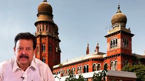 பொன்முடி வழக்கில் உண்மையில் உச்ச நீதிமன்றம் சொன்னது என்ன? தீர்ப்பு, தண்டனை இரண்டும் ரத்தா? 