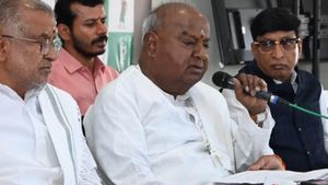 கர்நாடகா கட்சிகள் தேர்தல் அறிக்கையில் மேகதாது அணை.. தமிழகத்துக்கு எதிராக தூண்டிவிடும் தேவகவுடா! 