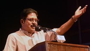 தேனி தொகுதியில் போட்டியிடும் டிடிவி தினகரனின் சொத்து மதிப்பு எவ்வளவு தெரியுமா? 