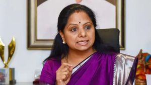 நெருங்கும் லோக்சபா தேர்தல்.. தெலுங்கானா Ex முதல்வர் மகள் கே கவிதா இன்று திடீர் கைது! என்ன காரணம் 