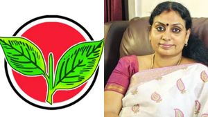 அதிமுக இறுதி கட்ட வேட்பாளர் பட்டியல் வெளியானது.. நெல்லையில் சிம்லா முத்து சோழன் போட்டி! 