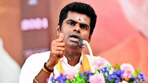 தமிழக கலாசாரமாக இருந்தாலும்! ஆரத்திக்கு பணம் கொடுத்ததாக பரவிய வீடியோ.. பாஜக அண்ணாமலை விளக்கம் 