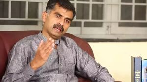அந்த ஒரு 'சிகரெட்' கேள்வி.. ஏய்.. தப்பு.. கேள்வி கேட்க உரிமை இருக்கிறது.. கொந்தளித்த துரை வைகோ! 