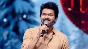 தவெக உறுப்பினர் சேர்க்கை செயலி.. சிவராத்திரியில் அறிமுகம் செய்த விஜய்.. முதல் உறுப்பினராக சேர்ந்தார்