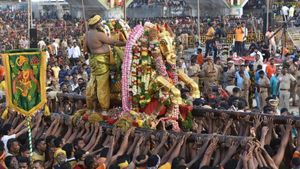 சித்திரை திருவிழாவில் கள்ளழகர் மீது பாரம்பரிய முறையில் தண்ணீர் பீய்ச்சி அடிக்க நாளை முதல் முன்பதிவு