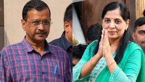 திஹார் சிறையில் அரவிந்த் கெஜ்ரிவாலை சந்தித்தார் சுனிதா! அடுத்தகட்ட அரசியல் நகர்வு குறித்து ஆலோசனை! 