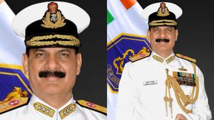 அலறப்போகும் சீனா! இந்திய கடற்படையின் அடுத்த தளபதியாக.. தினேஷ் திரிபாதி நியமனம்! 