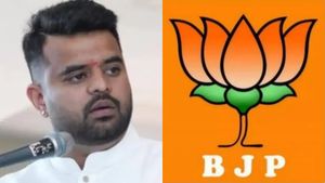 300 பெண்களுடன் பிரஜ்வல் ரேவண்ணா உல்லாச  ஆபாச வீடியோ- தேவ கவுடா குடும்பத்தை கை கழுவியது பாஜக! 