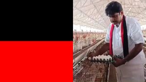 ஏறுது திமுக கிரேப்.. கோழிப்பண்ணைக்குள் போன திமுக எம்பி.. அடியோடு 