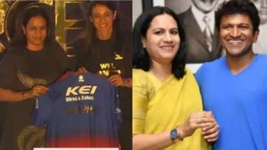 ஆர்சிபி தோல்விக்கு மறைந்த நடிகர் புனித்ராஜ்குமாரின் மனைவி தான் காரணமா? பெங்களூர் கமிஷனரிடம் புகார் 