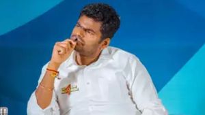 இரவு 10.45க்கு.. ஸ்பீக்கரோடு பாஜக பிரச்சாரம்! தாக்கப்பட்ட திமுகவினர்! அண்ணாமலை மீது பாய்ந்தது வழக்கு 