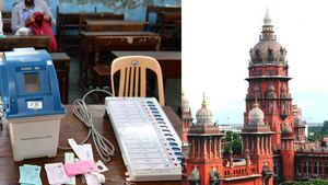 EVM ஓட்டுகளை VVPAT ஸ்லிப் உடன் சரிபார்ப்பதை கட்டாயமாக்க கோரி வழக்கு: விசாரிக்க மறுத்த சென்னை ஐகோர்ட்