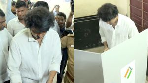 “நான் முடிச்சுட்டேன்.. இனி உங்கள் டர்ன்”.. ஓட்டு போட்ட கையோடு ட்வீட் போட்ட விஜய்! உடனே இதை பண்ணுங்க