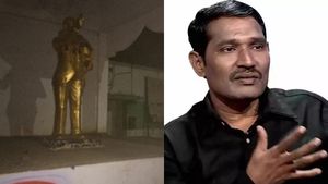  பாமக டி-ஷர்ட் போட்ட 4 பேர்.. அம்பேத்கர் சிலை குண்டு வீச்சு விவகாரத்தில் வன்னி அரசு பரபரப்பு ட்வீட்!