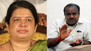 மனைவியை விட ரூ.100 கோடி குறைவு.. கர்நாடகா மாஜி முதல்வர் எச்டி குமாரசாமியின் சொத்து மதிப்பு இதுதான் 