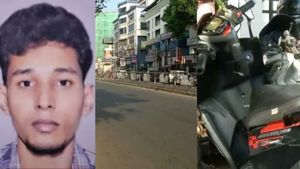  பிரதமர் மோடியின் பாதுகாப்பிற்கு சாலையில் கட்டப்பட்ட கயிறு.. இளைஞரின் கழுத்தில் சிக்கி.. சோகம் 