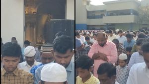  மதமென பிரிந்தது போதும்.. சென்னை சர்ச்சில் ரம்ஜான் முஸ்லீம்கள் சிறப்பு தொழுகை.. இதுதான் தமிழ்நாடு!