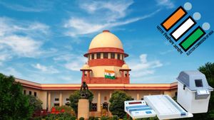 VVPAT ஒப்புகை சீட்டுகளை எண்ண கோரிய வழக்கு.. தேர்தல் ஆணையத்திற்கு உச்சநீதிமன்றம் நோட்டீஸ்