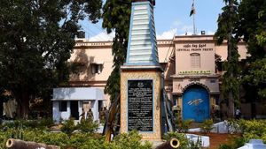 திருச்சி மத்திய சிறையில் ரூ 1 கோடியில் பெட்ரோல் பங்க்.. சிறைக் கைதிகளே நடத்த ஏற்பாடு 