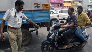 சென்னை மக்களே உஷார்.. வாகன நம்பர் பிளேட்டை உடனே பாருங்க! இல்லைனா ‛ஃபைன்’ விழும்.. போலீஸ் ‛வார்னிங்’ 