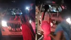 கீழ இறங்கு..வெளியே வா! தப்பா பேசுவியா? ஜோதிமணியை வழிமறித்த அதிமுக மாஜி எம்எல்ஏ உறவுகள்- பரபர வீடியோ! 