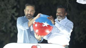  திருமா 10 லட்சம் ஓட்டு வித்தியாசத்தில் ஜெயிக்கணும்.. நாடே சிதம்பரத்தை திரும்பி பார்க்கணும்: கமல்