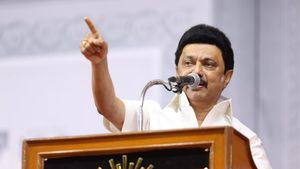 நக்கலா பதில் சொல்றதுக்குனே நிர்மலா சீதாராமனை நிதி அமைச்சராக வைத்துள்ளார் மோடி.. ஸ்டாலின் தாக்கு!