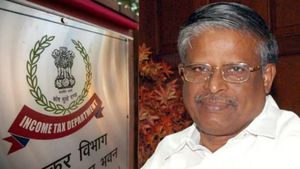 நெல்லையில் முன்னாள் சபாநாயகர் ஆவுடையப்பன் அலுவலகத்தில் ஐடி ரெய்டு.. போலீசார் குவிப்பு 