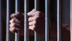 சென்னையில் பெட்டிக்கடையில் மாமூல் கேட்டு தகராறு: 7 ஆண்டு ஜெயில் தண்டனை கொடுத்த நீதிமன்றம் 