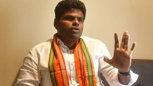 பெண் விஏஓ வயிற்றில் உதை.. சிக்கலில் திமுக நிர்வாகி! தட்டித் தூக்கிய போலீஸ்..அண்ணாமலைக்கு வந்த கோபம்!