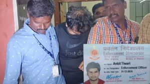  தினமும் வந்து கையெழுத்து போட முடியல.. தளர்வு கோரிய அங்கித் திவாரி மனுவை தள்ளுபடி செய்த நீதிபதி!