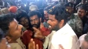 களேபரமான கோவை.. போலீசாருடன் இரவில் மல்லுக்கட்டியது ஏன்? அண்ணாமலை பரபரப்பான விளக்கம்