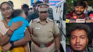 சென்னையை அதிர வைத்த குழந்தை கடத்தல்.. 4 மணிநேரத்தில் மீட்டது எப்படி? ஹீரோவான 2 ஆட்டோ டிரைவர்கள்! 