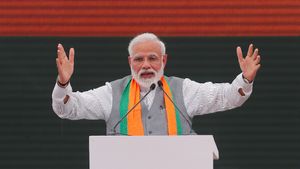 தென்னிந்தியாவை மிரட்டும் பாஜக- கர்நாடகாவில் 28-ல் 22 தொகுதிகளை தட்டித் தூக்குமாம்.. India TV சர்வே 