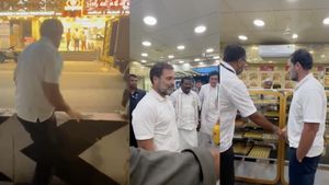 ஸ்டாலினுக்காக சுவர் ஏறி குதித்து ‛கிப்ட்’ வாங்கிய ராகுல்.. வெளியான வீடியோ.. கோவையில் சுவாரசியம்! 