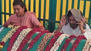 தேனி தர்காவில்.. பிரபலம் யார்னு பாருங்க.. கம்பம் தர்ஹாவுக்குள் டக்குனு 